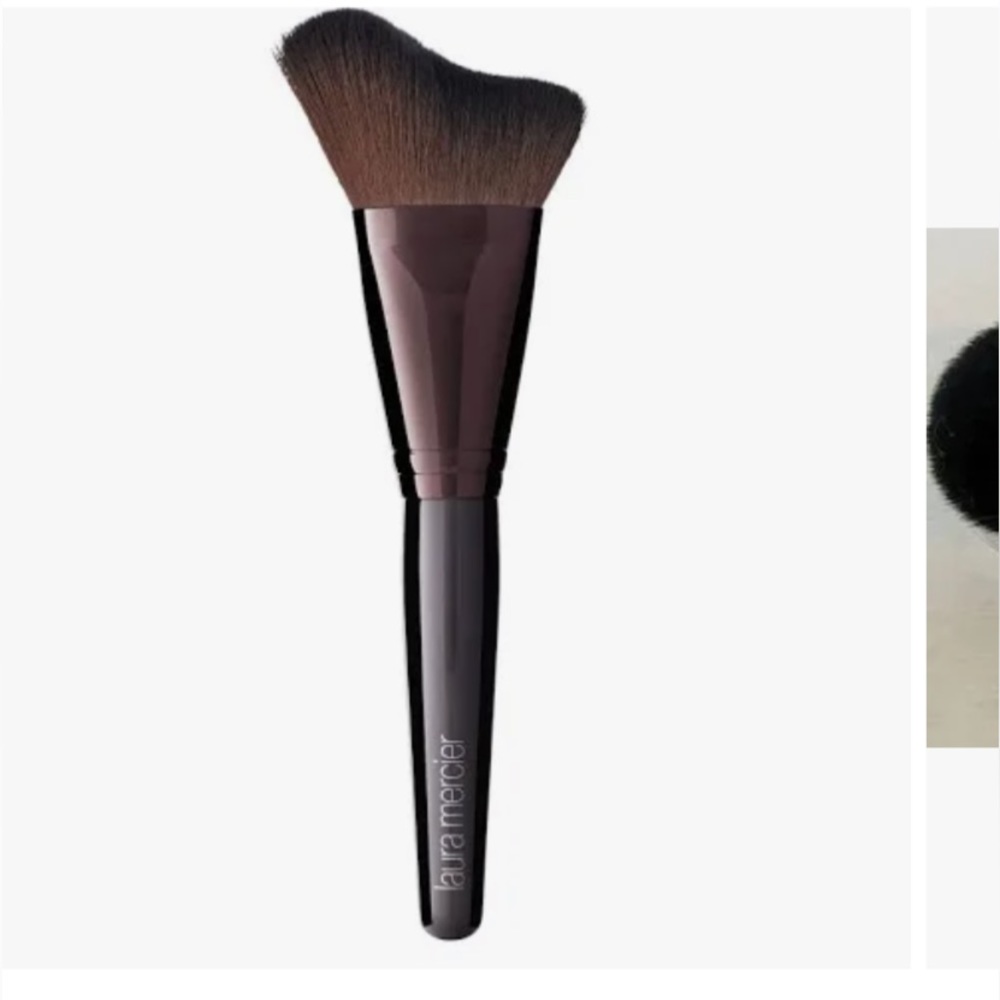 ✨NEW IN BOX LAURA MERCIER GLOW POWDER BRUSH✨